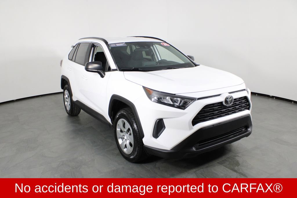 Used 2020 Toyota RAV4 LE image 4