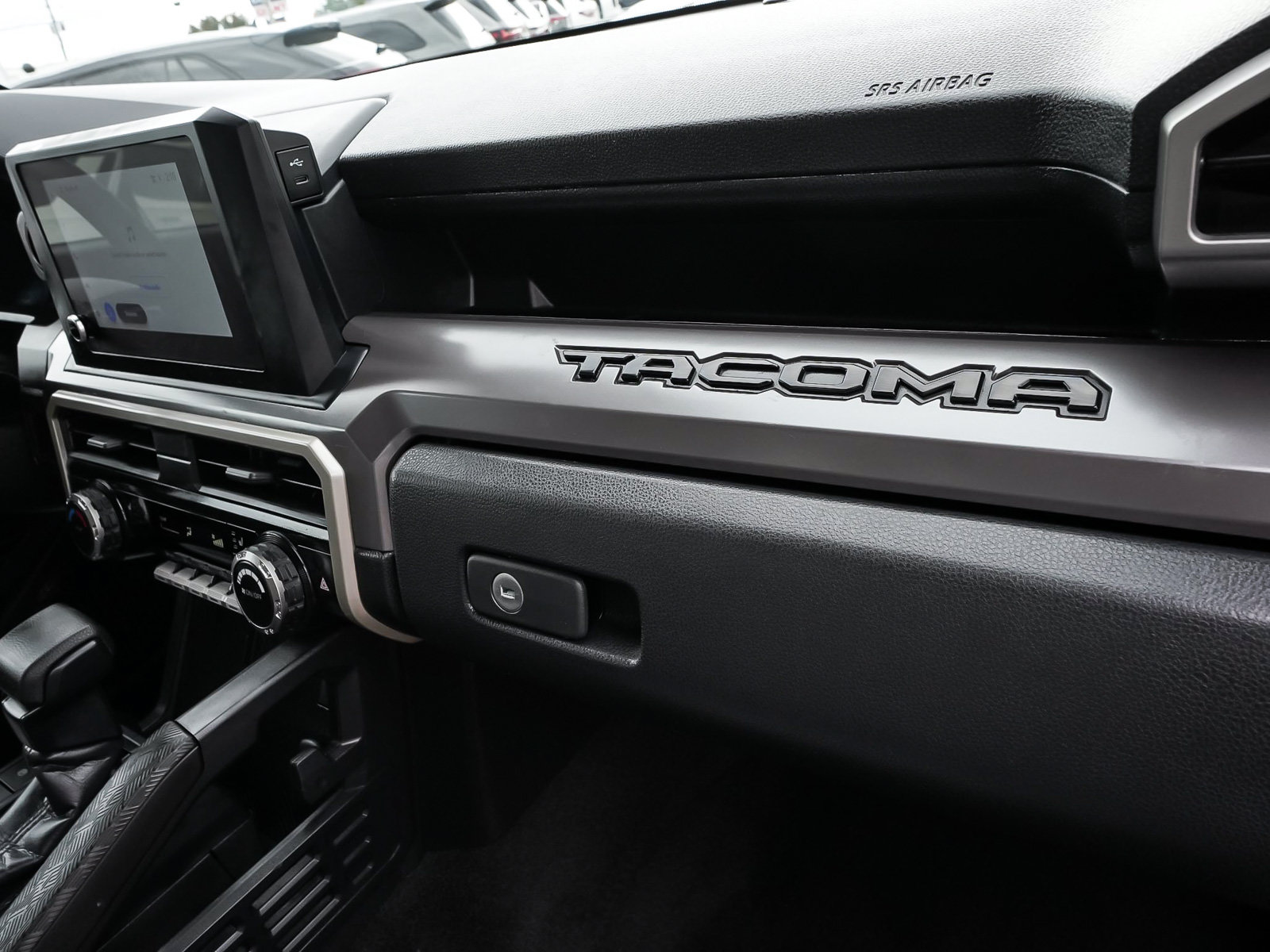 Used 2024 Toyota Tacoma SR5 AWD/4WD image 40