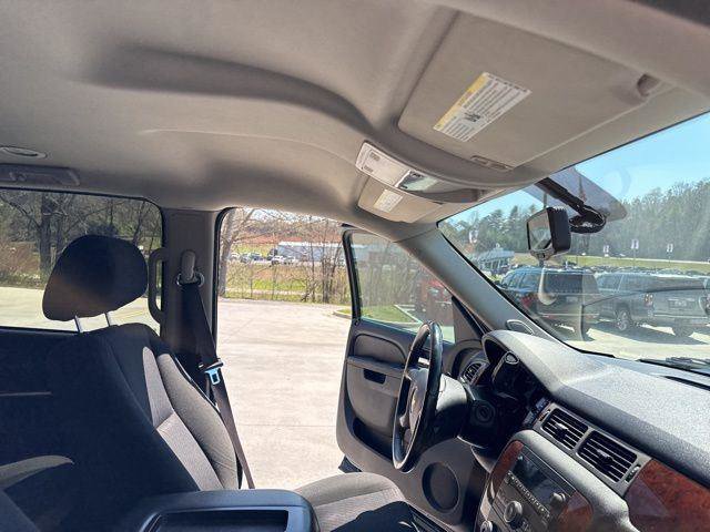 Used 2014 Chevrolet Suburban LS image 44