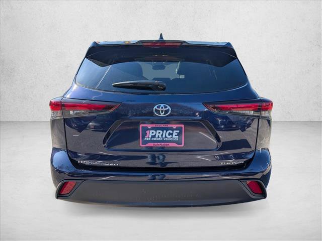 Used 2025 Toyota Highlander XLE image 7