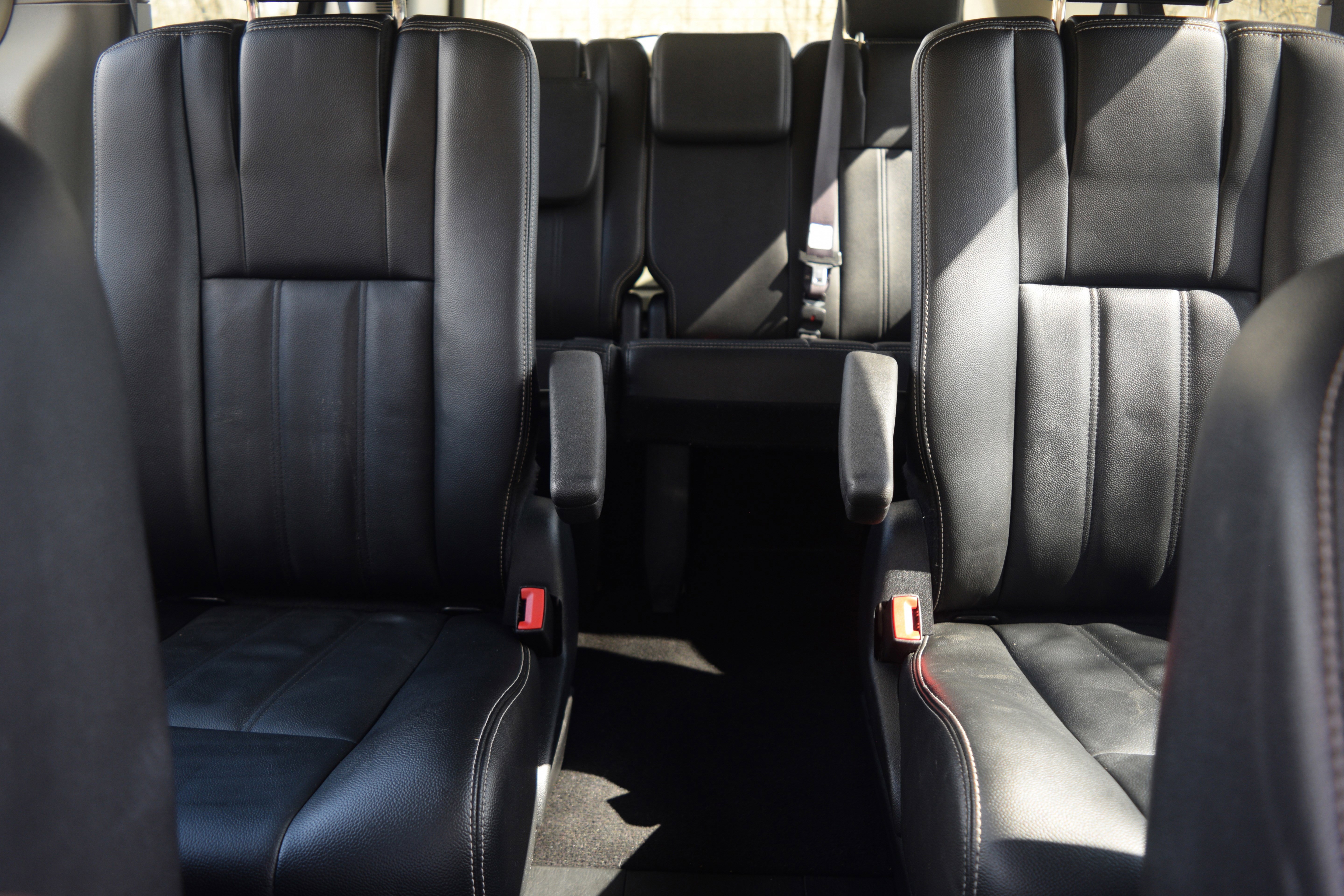 Used 2015 Chrysler Town & Country Touring w/ Driver Convenience Group image 16