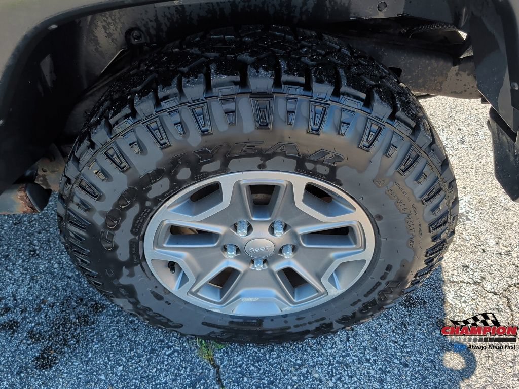 Used 2014 Jeep Wrangler Rubicon w/ Power Convenience Group AWD/4WD image 12