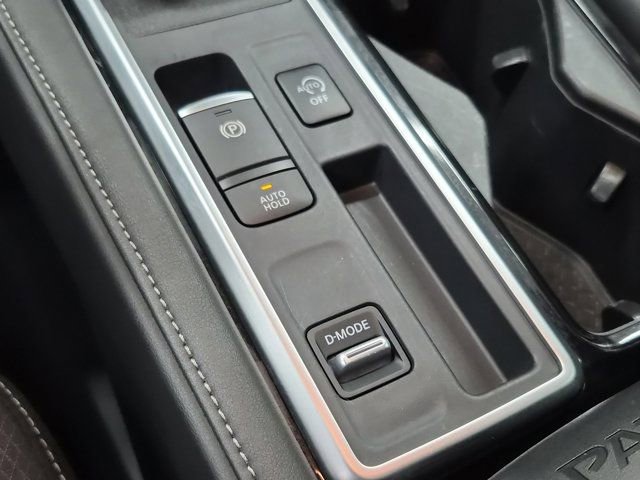 Used 2025 Nissan Pathfinder SV w/ SV Premium Package image 34