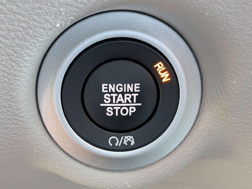 Used 2024 Chrysler Pacifica Touring-L FWD image 30