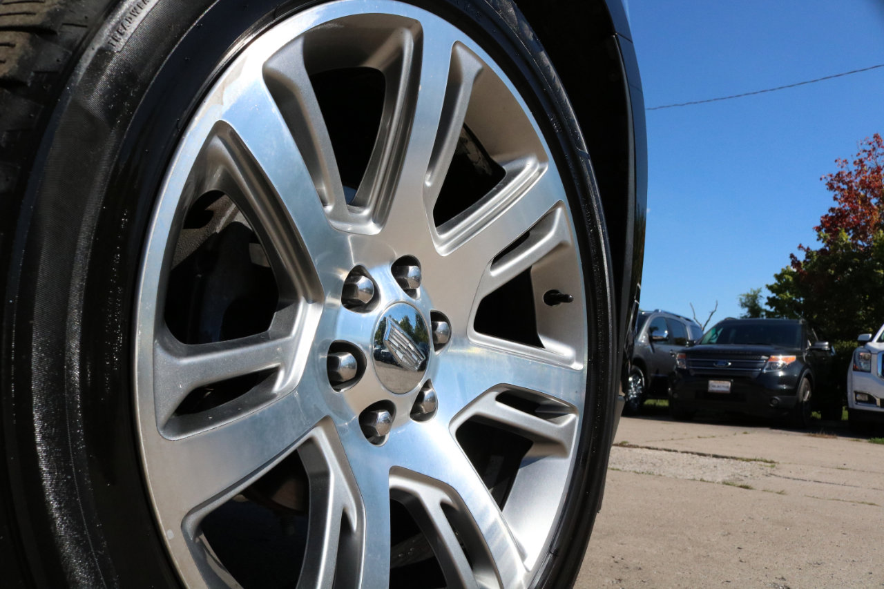 Used 2017 Cadillac Escalade Premium Luxury image 6