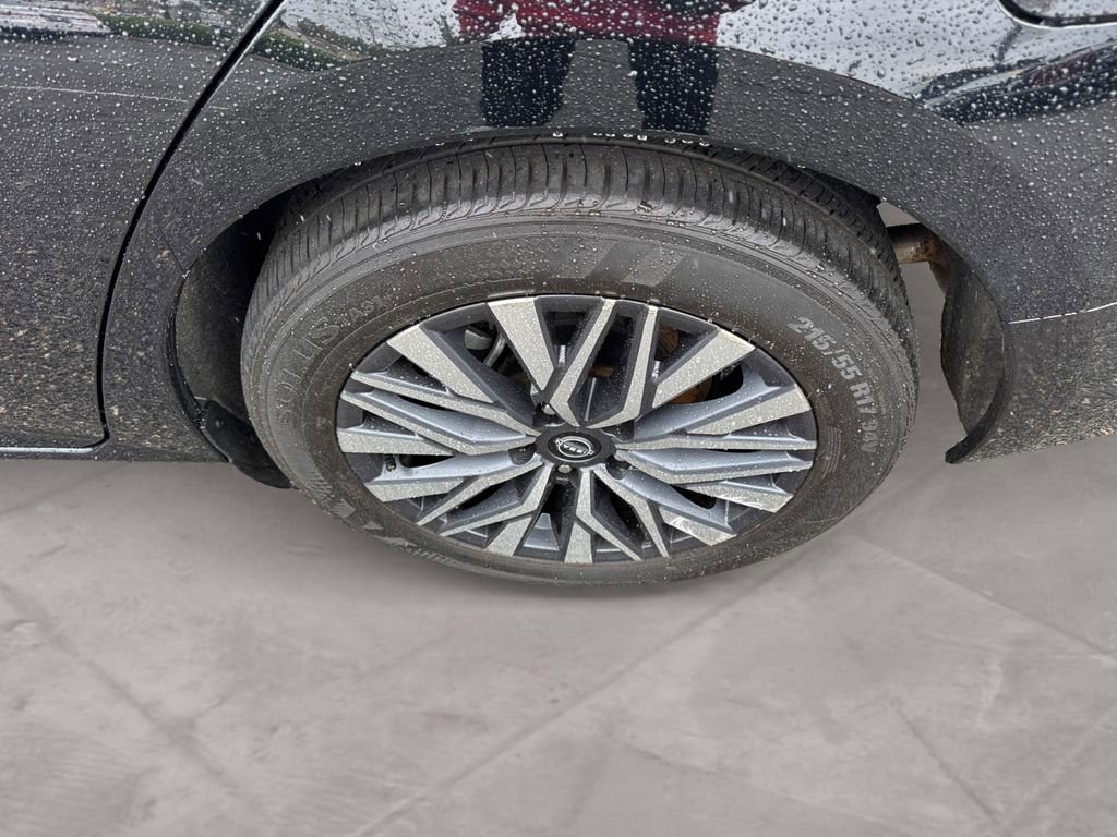 Used 2026 Nissan Altima 2.5 SV FWD image 14