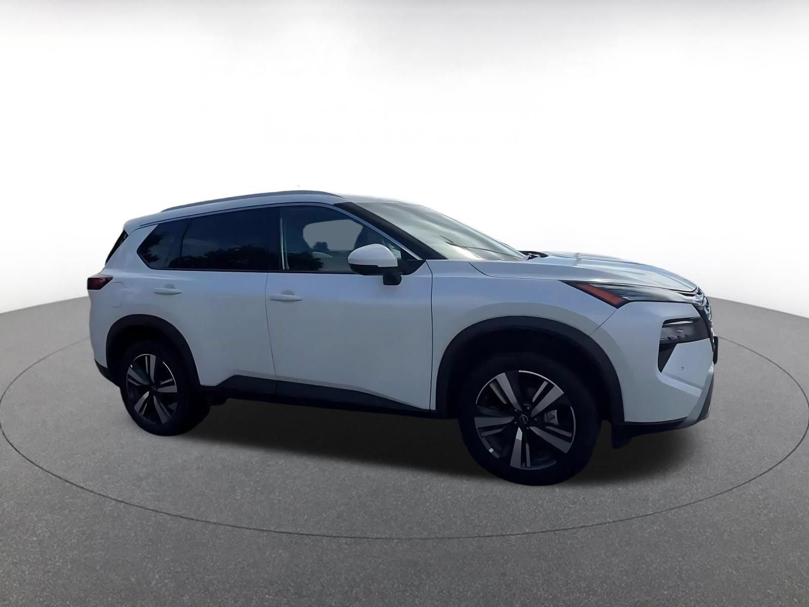 Used 2026 Nissan Rogue SL AWD/4WD image 2