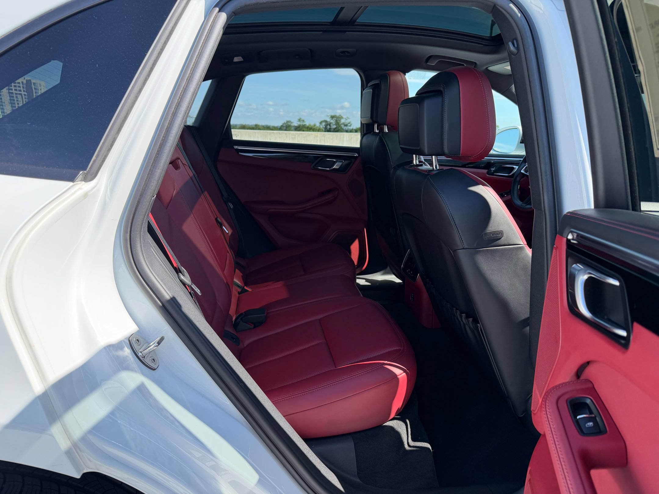 Certified 2023 Porsche Macan AWD/4WD image 26