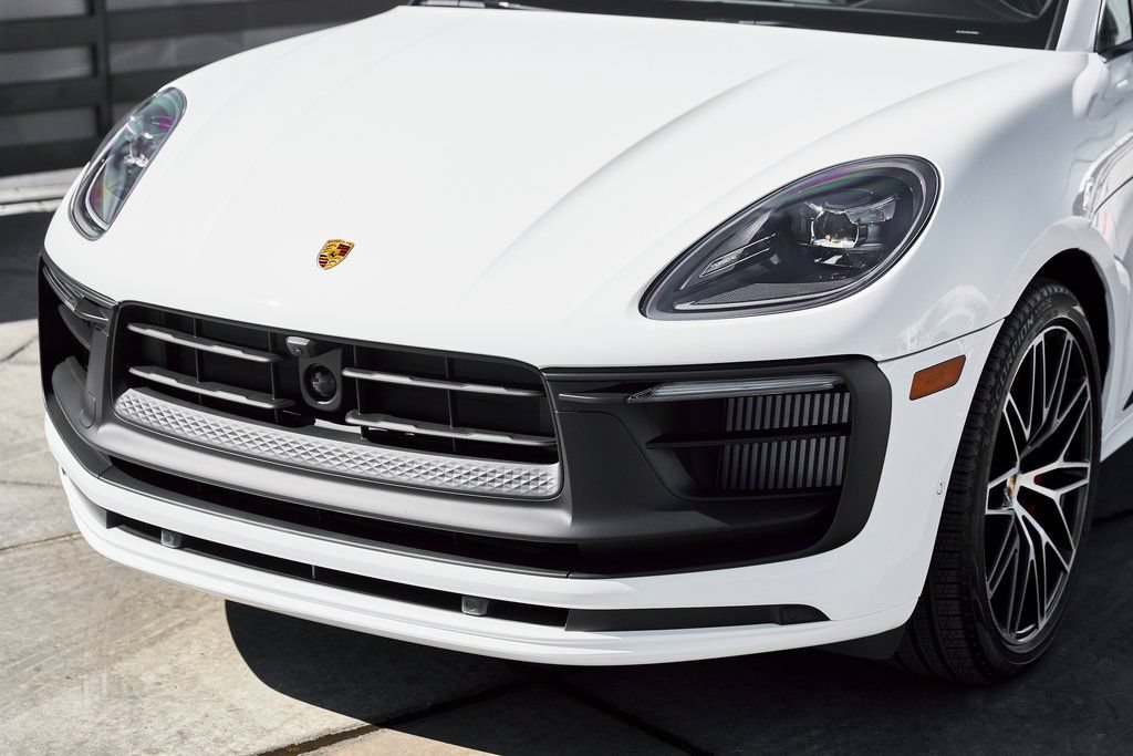 Used 2025 Porsche Macan GTS AWD/4WD image 7