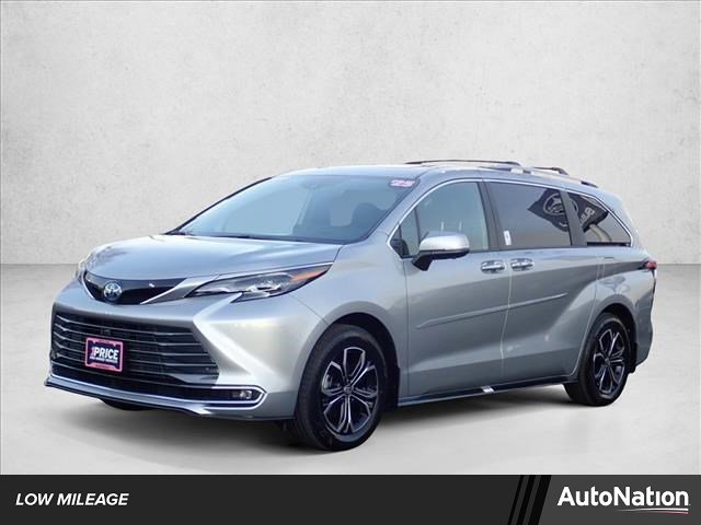 Used 2025 Toyota Sienna Platinum