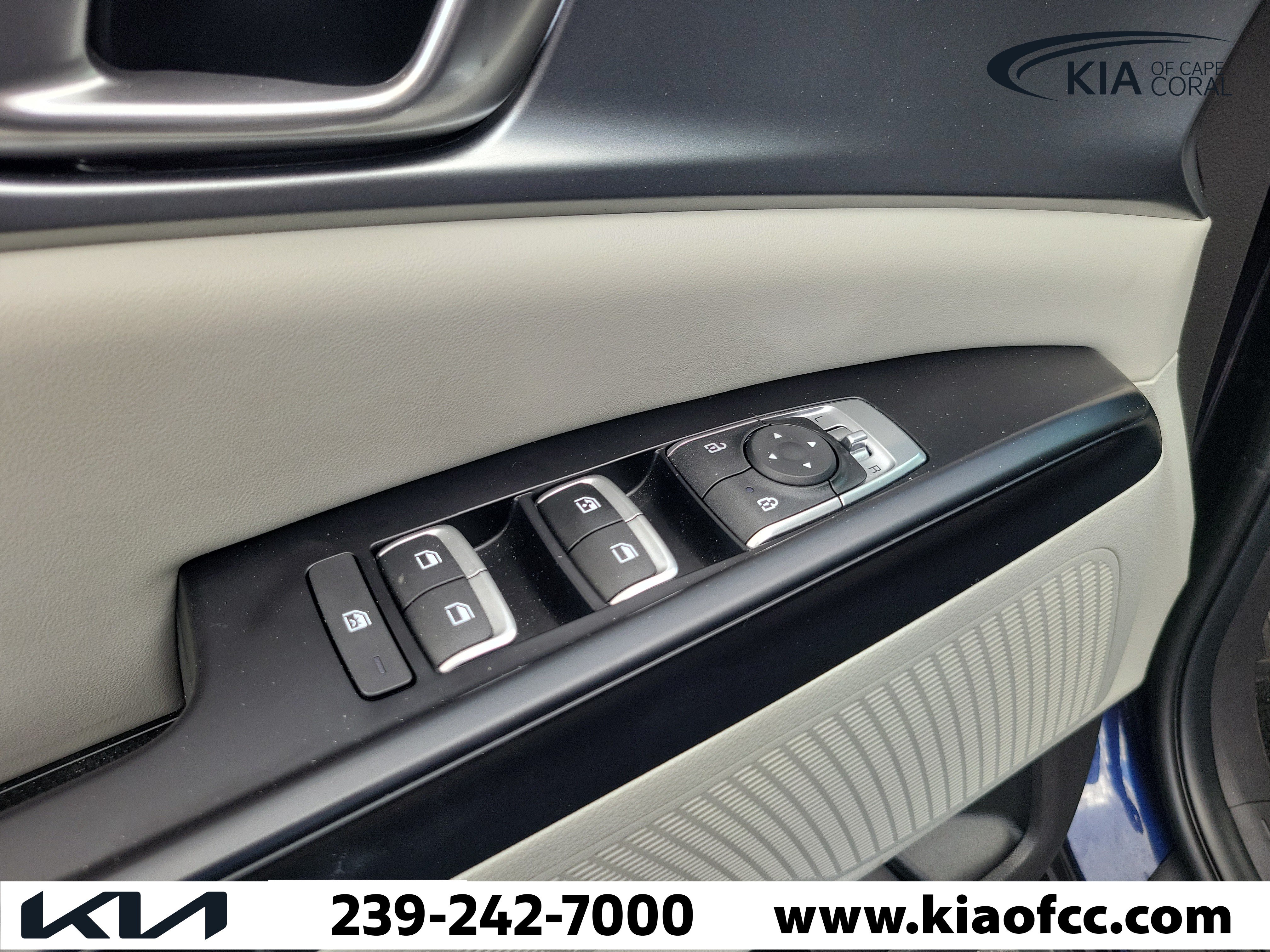 Certified 2023 Kia Carnival LX FWD image 23