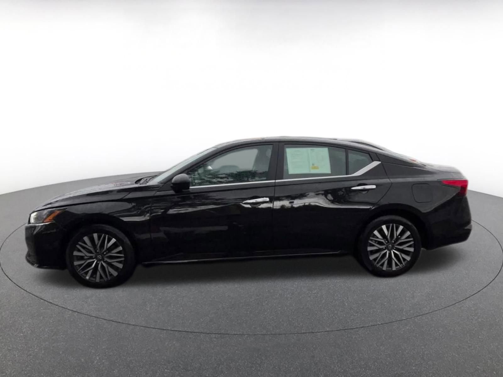 Used 2025 Nissan Altima 2.5 SV image 9