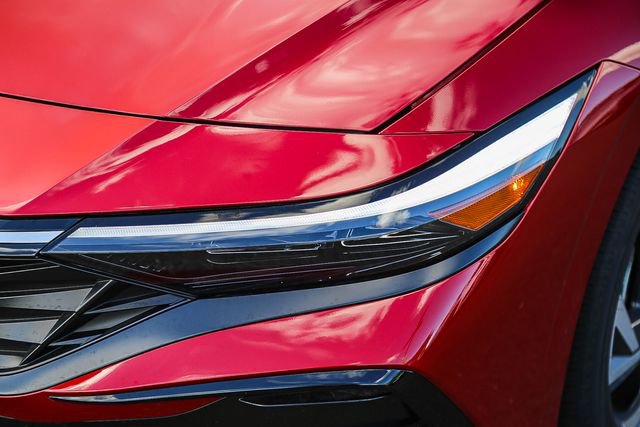 New 2025 Hyundai Elantra Limited FWD image 10