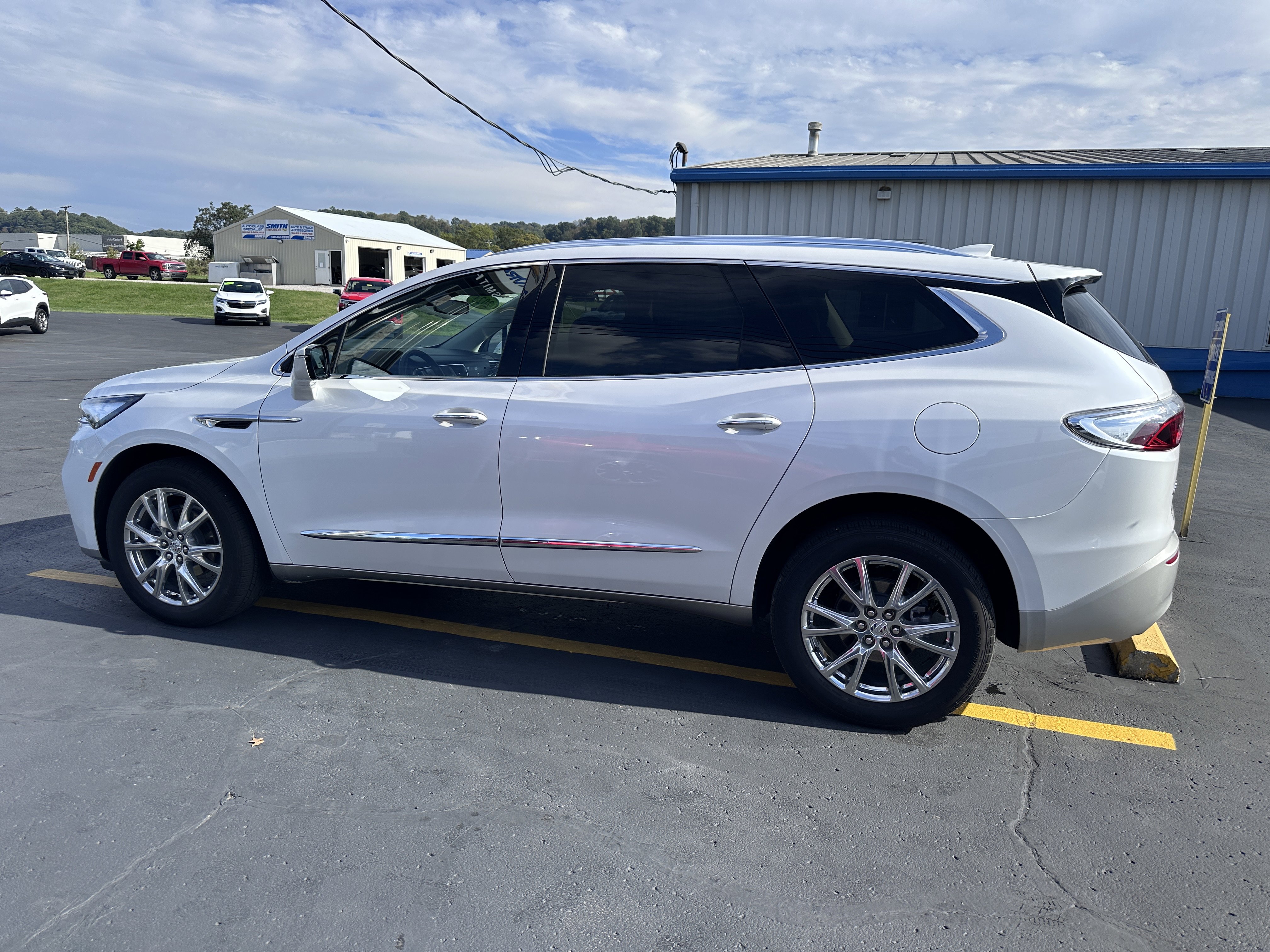 Used 2023 Buick Enclave Essence w/ Experience Buick Package image 5