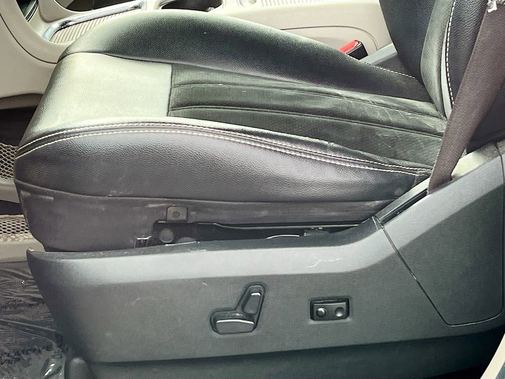 Used 2017 Dodge Grand Caravan SXT FWD image 18