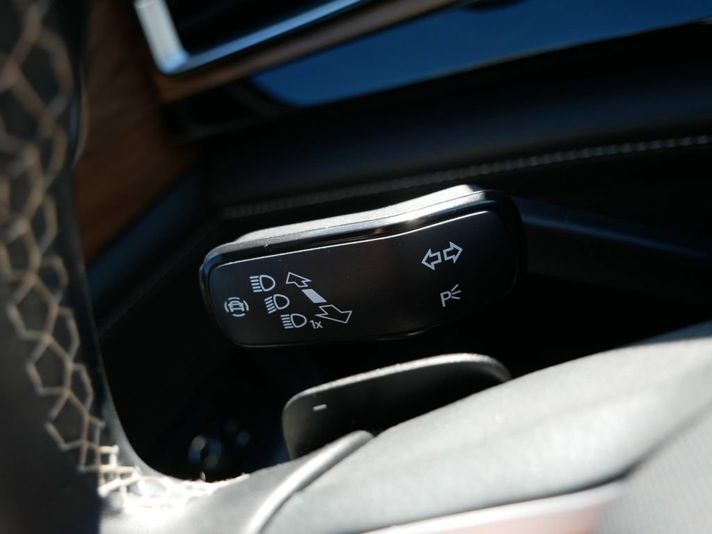 Used 2025 Volkswagen Atlas SE image 24