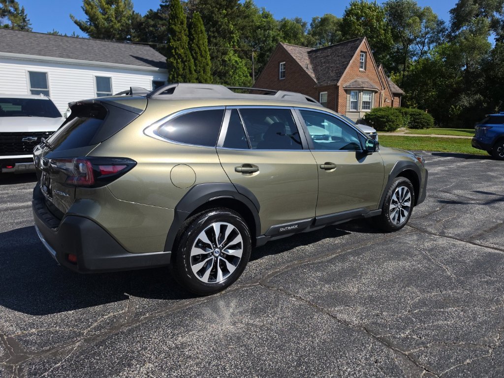 Used 2025 Subaru Outback Limited AWD/4WD image 5