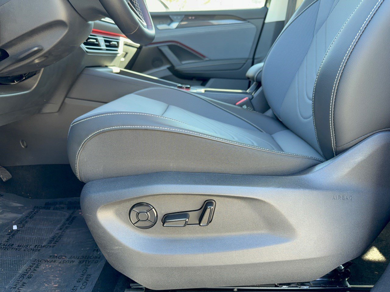 Used 2026 Volkswagen Tiguan SE AWD/4WD image 16