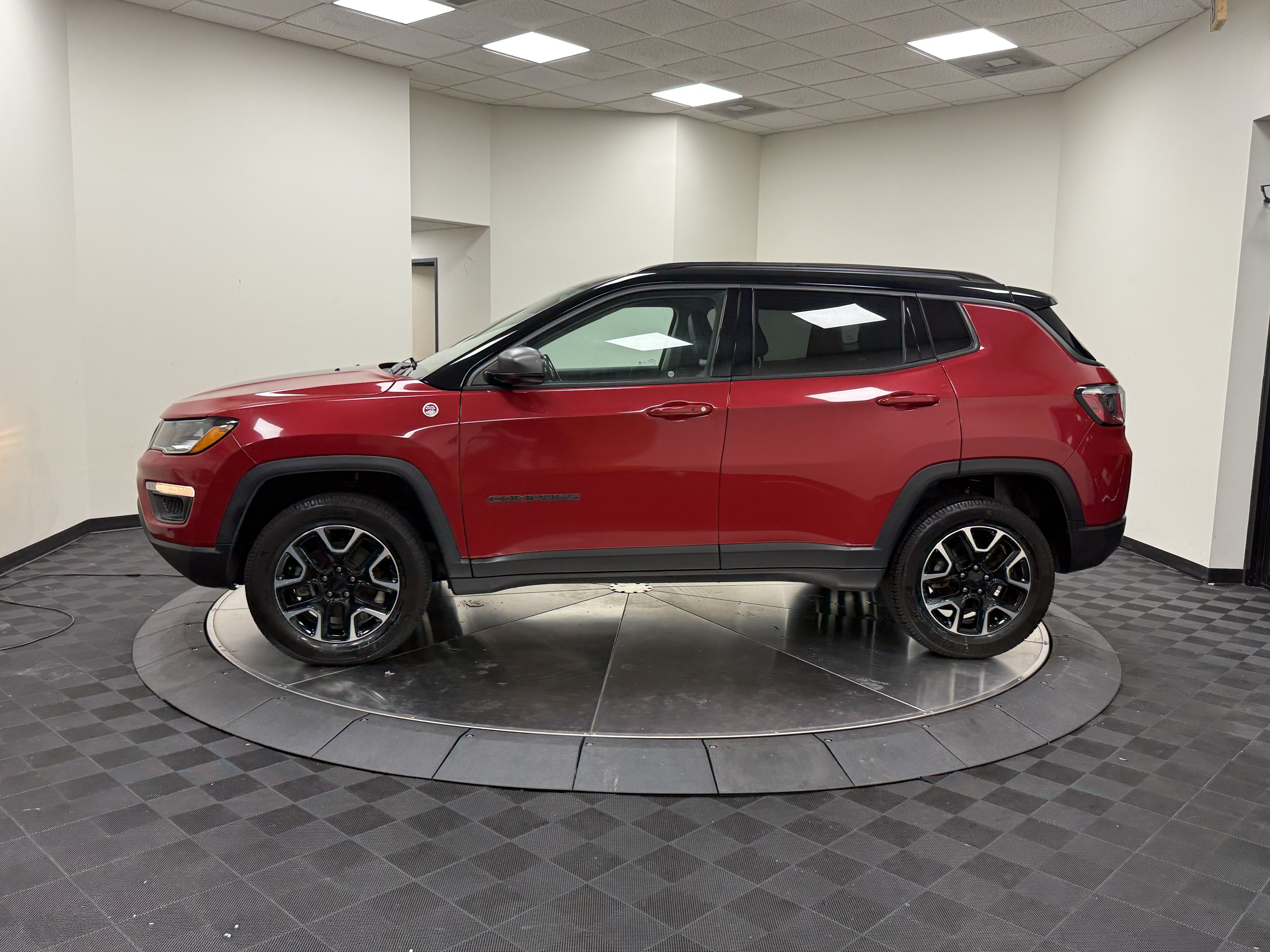 Used 2019 Jeep Compass Trailhawk AWD/4WD image 4
