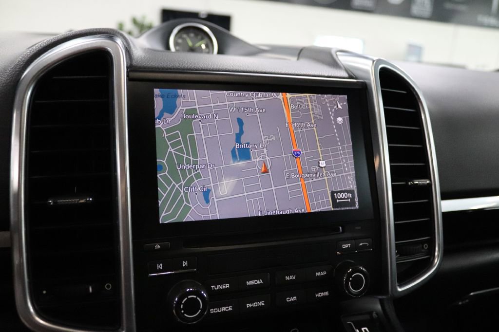 Used 2017 Porsche Cayenne S Platinum image 33