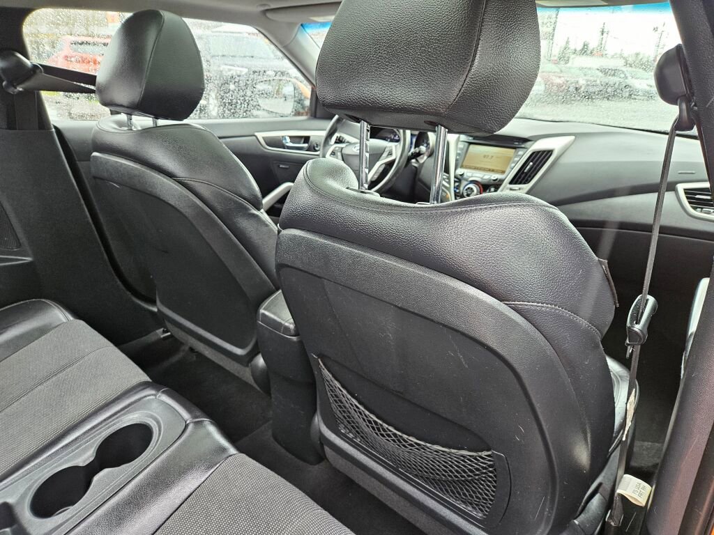 Used 2012 Hyundai Veloster w/ Style Pkg image 14