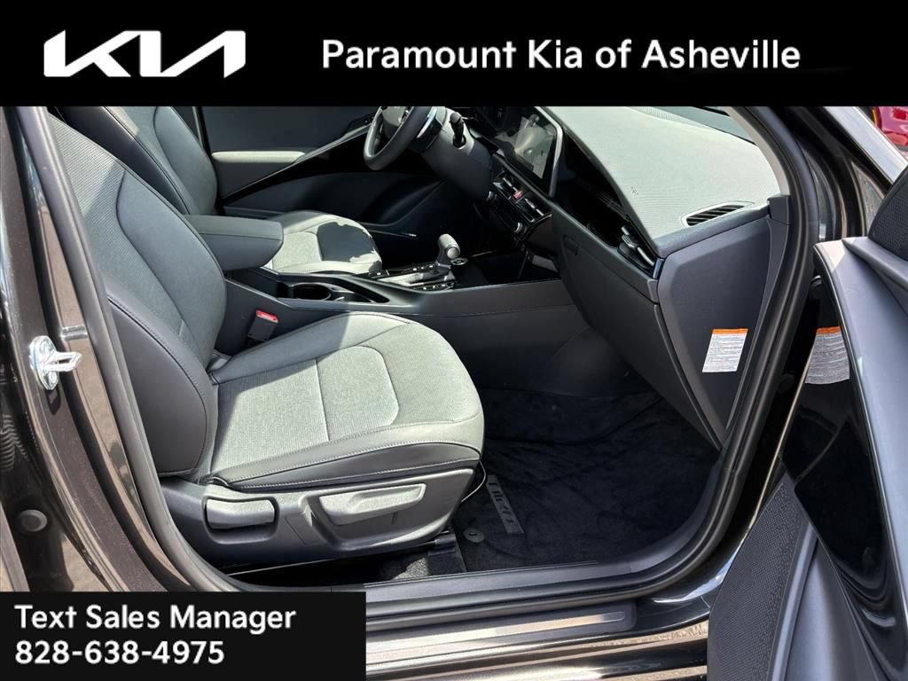 Certified 2025 Kia Niro FWD image 20