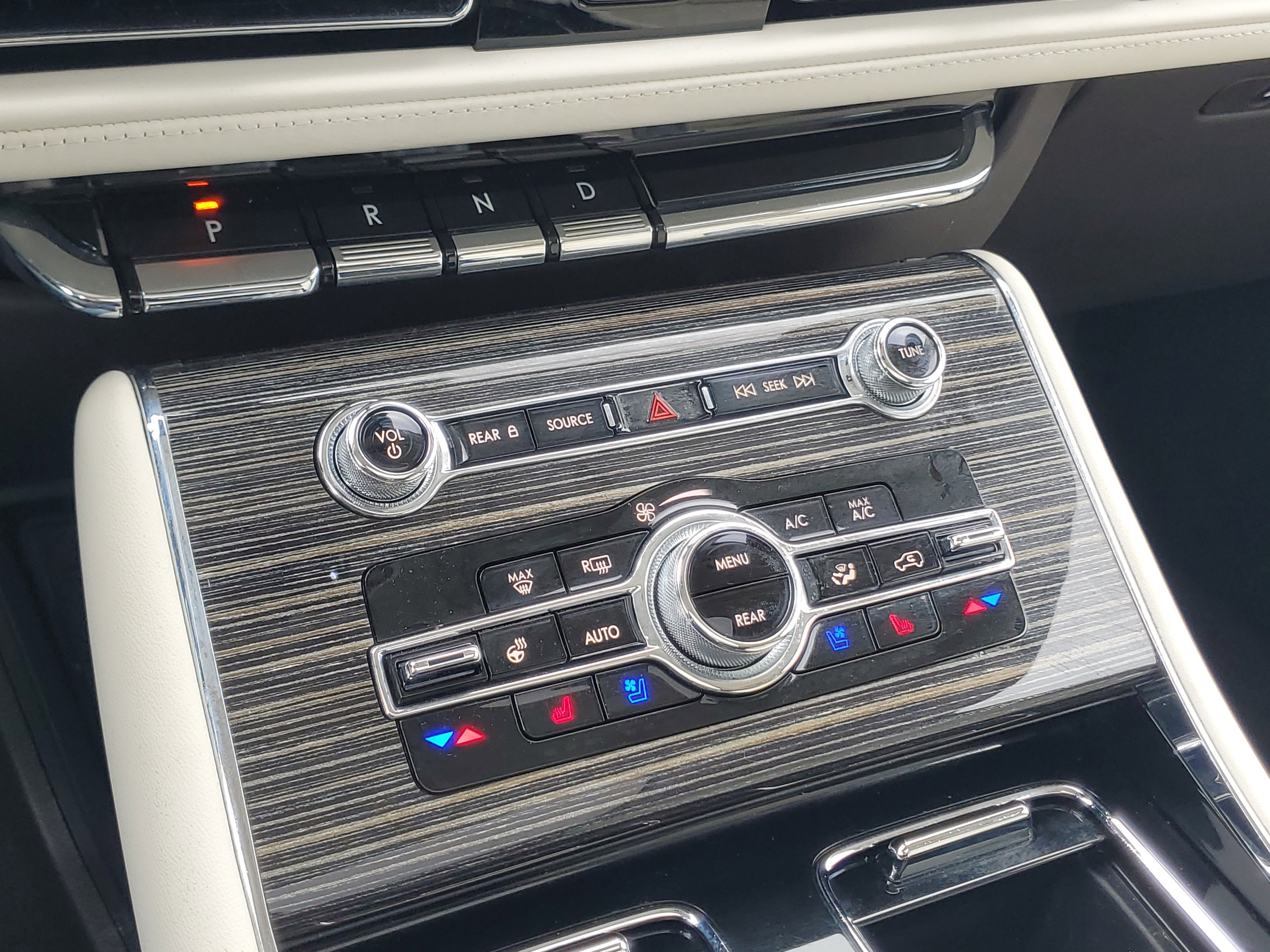 Certified 2024 Lincoln Aviator Black Label w/ Dynamic Handling Package AWD/4WD image 16
