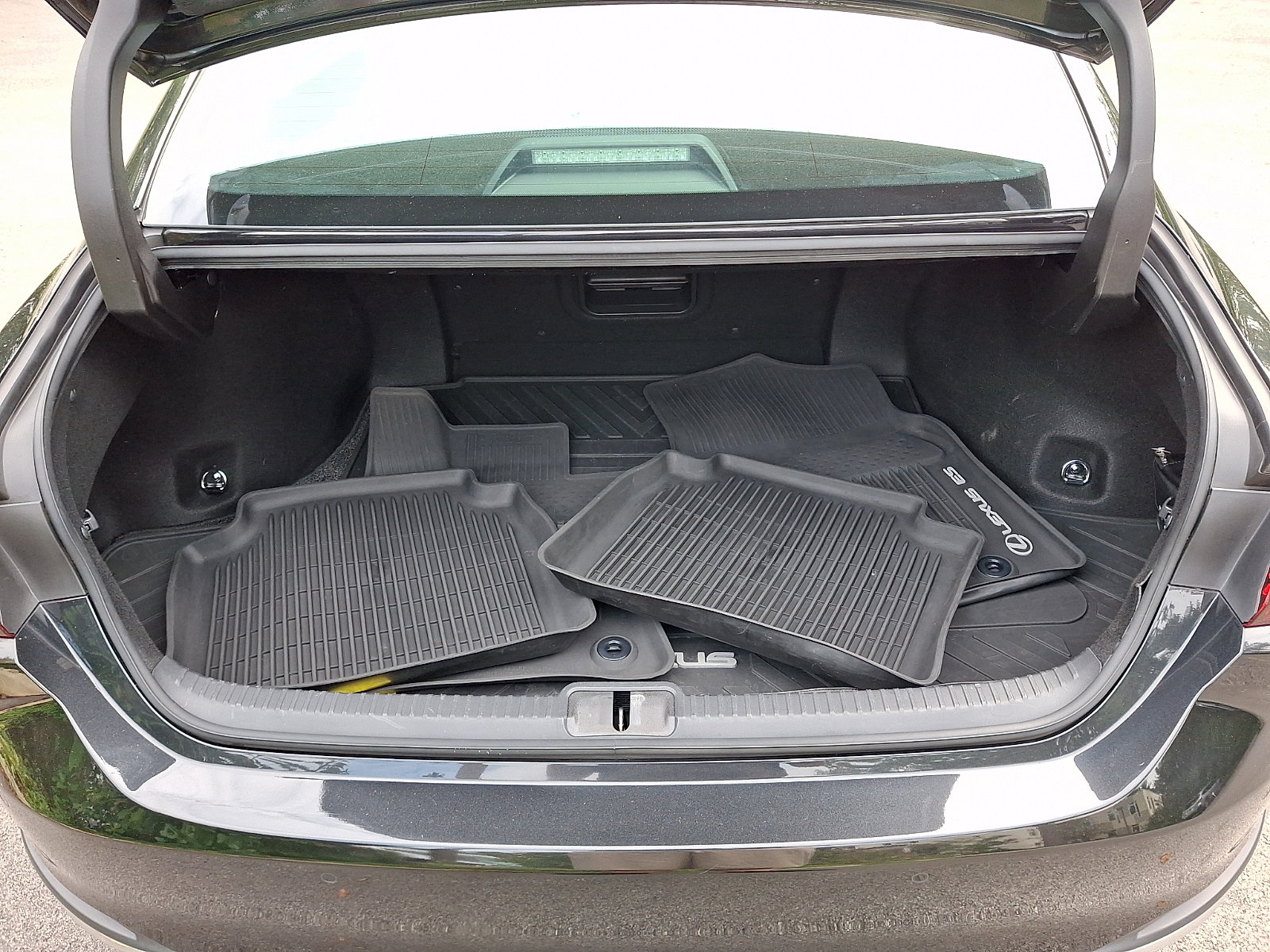 Certified 2021 Lexus ES 300h w/ Accessory Package FWD image 31