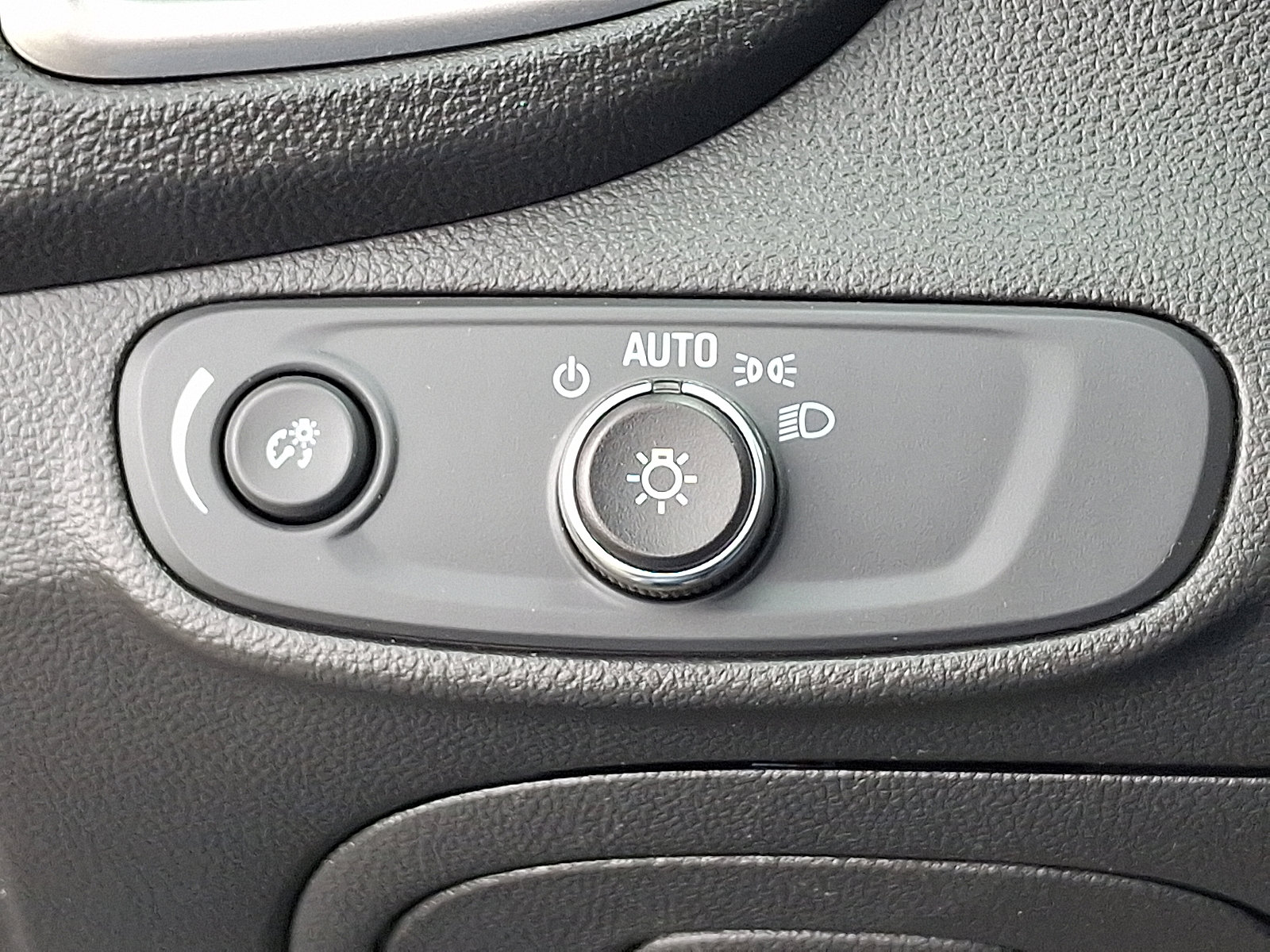 Used 2020 Chevrolet Trax LS image 25