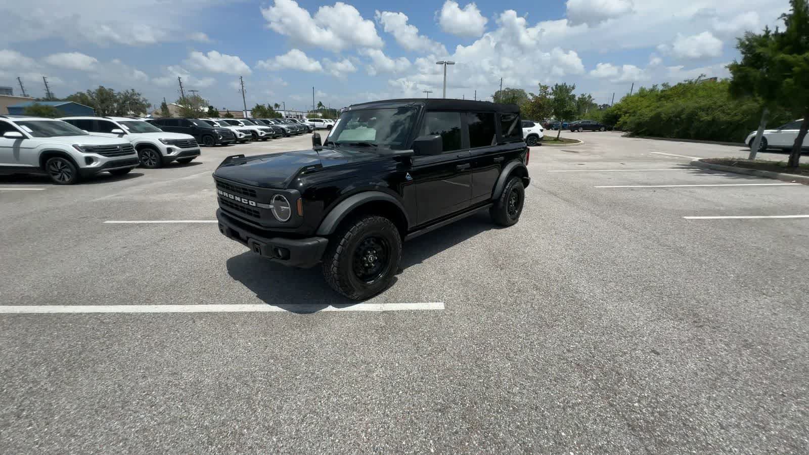 Used 2023 Ford Bronco Black Diamond AWD/4WD image 4