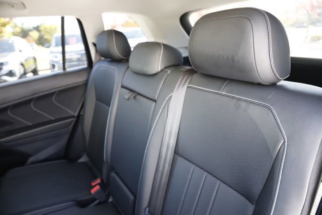Used 2022 Volkswagen Tiguan SE image 17