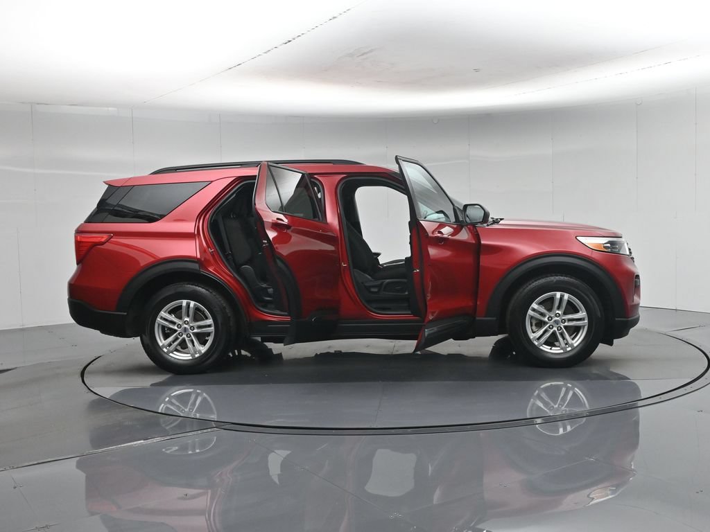 Certified 2023 Ford Explorer XLT RWD image 5