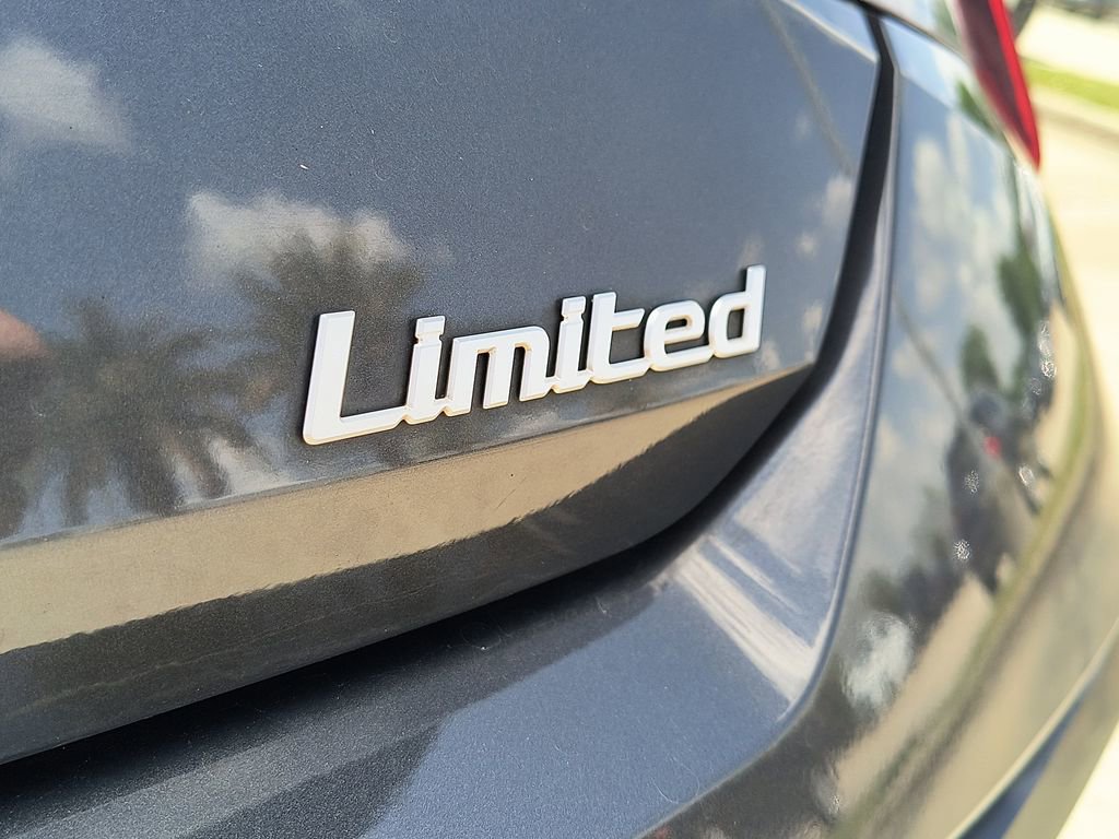 Used 2024 Hyundai Elantra Limited image 8