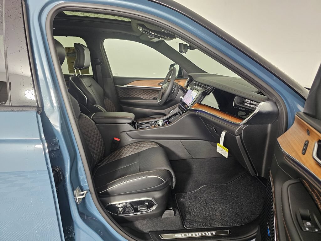 New 2026 Jeep Grand Cherokee L Summit AWD/4WD image 40