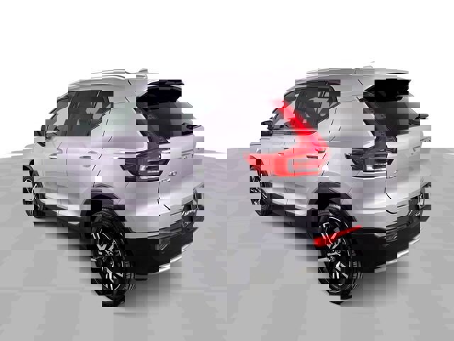 Used 2023 Volvo XC40 B5 Core image 13
