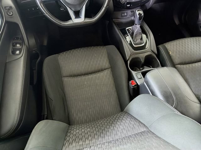 Used 2020 Nissan Rogue SV FWD image 22