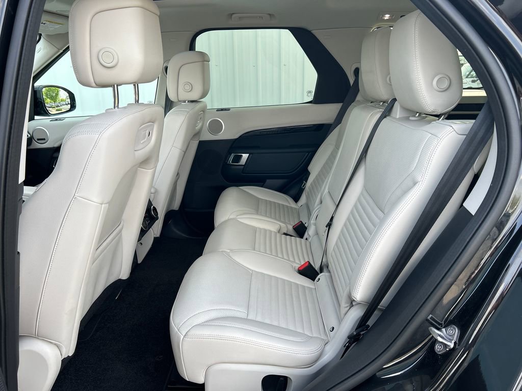 Used 2025 Land Rover Discovery S image 44