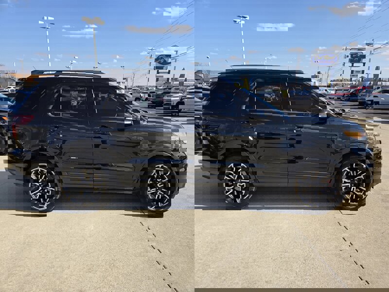 Used 2015 Ford Explorer Sport image 2