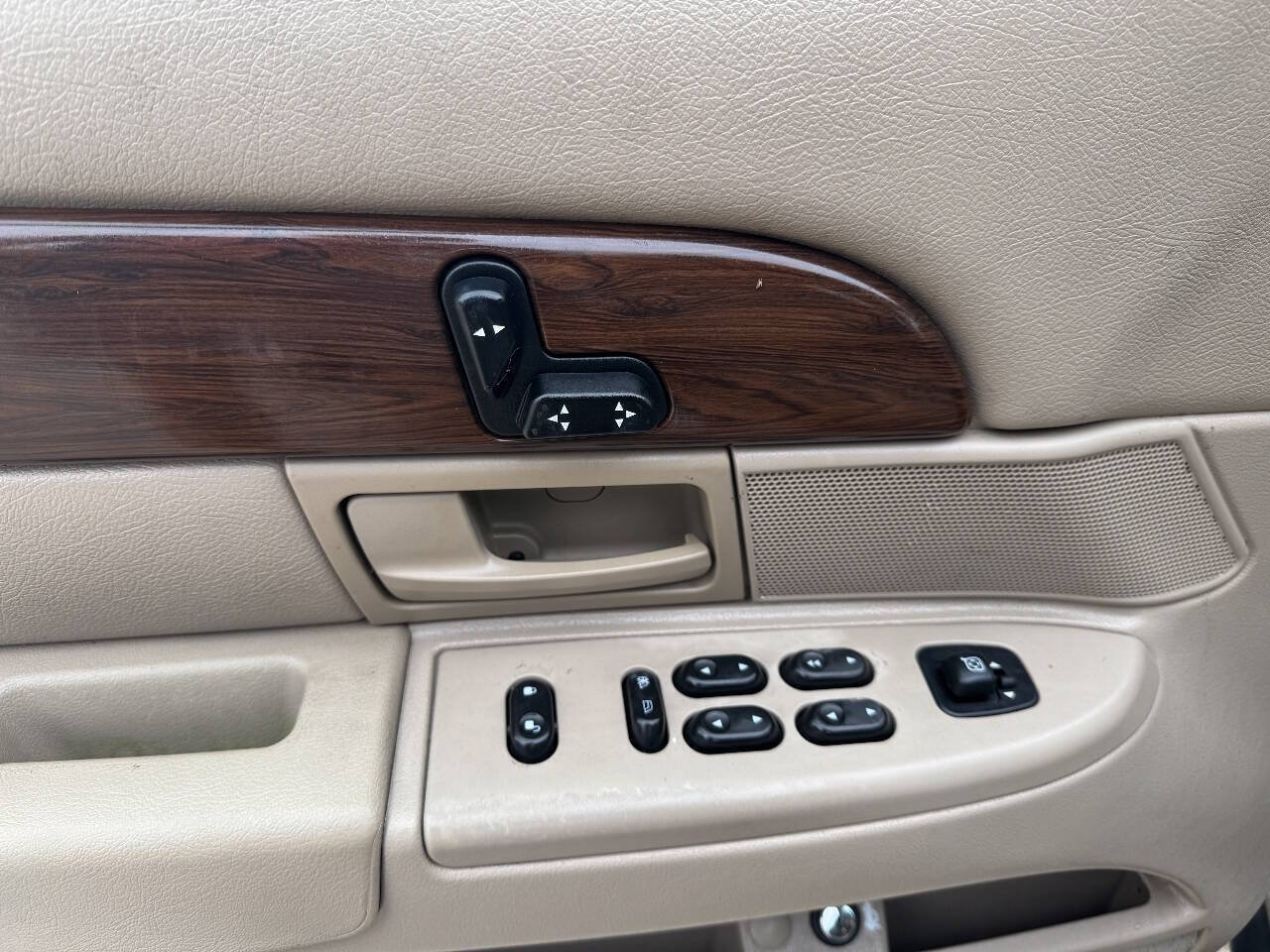 Used 2003 Mercury Grand Marquis LS RWD image 12