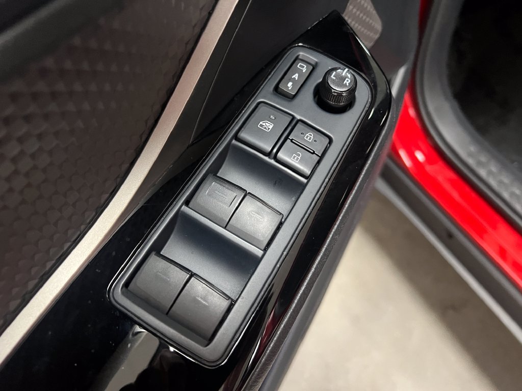 Used 2022 Toyota C-HR Limited FWD image 12