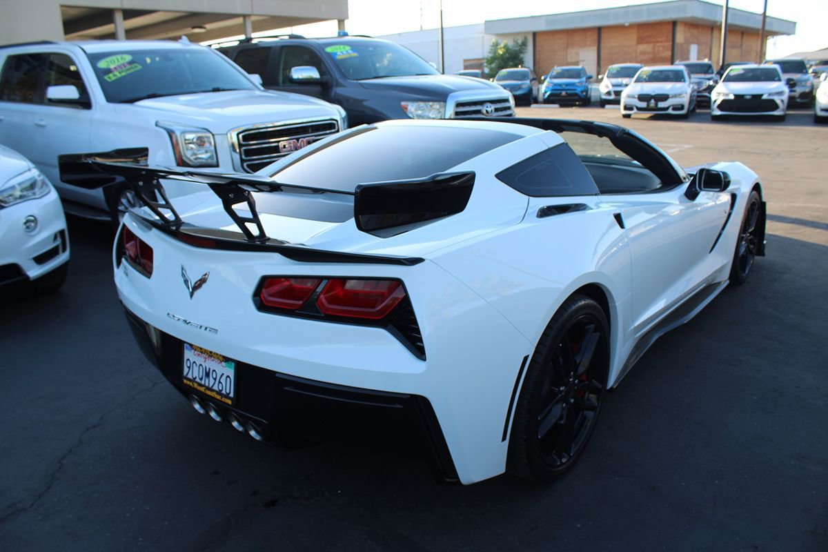 Used 2018 Chevrolet Corvette Stingray Coupe w/ 1LT RWD image 24