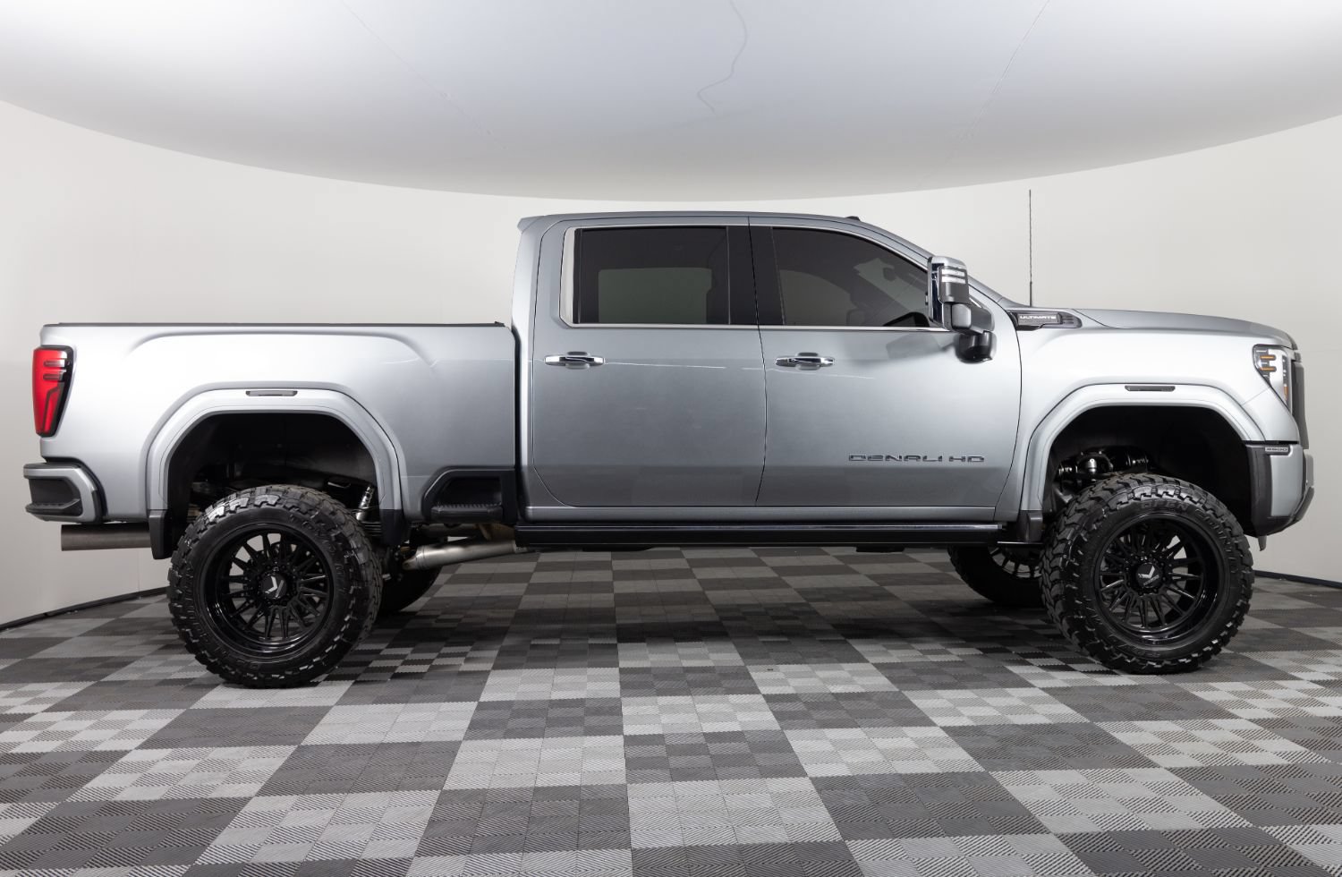 Used 2025 GMC Sierra 3500 Denali Ultimate AWD/4WD image 9