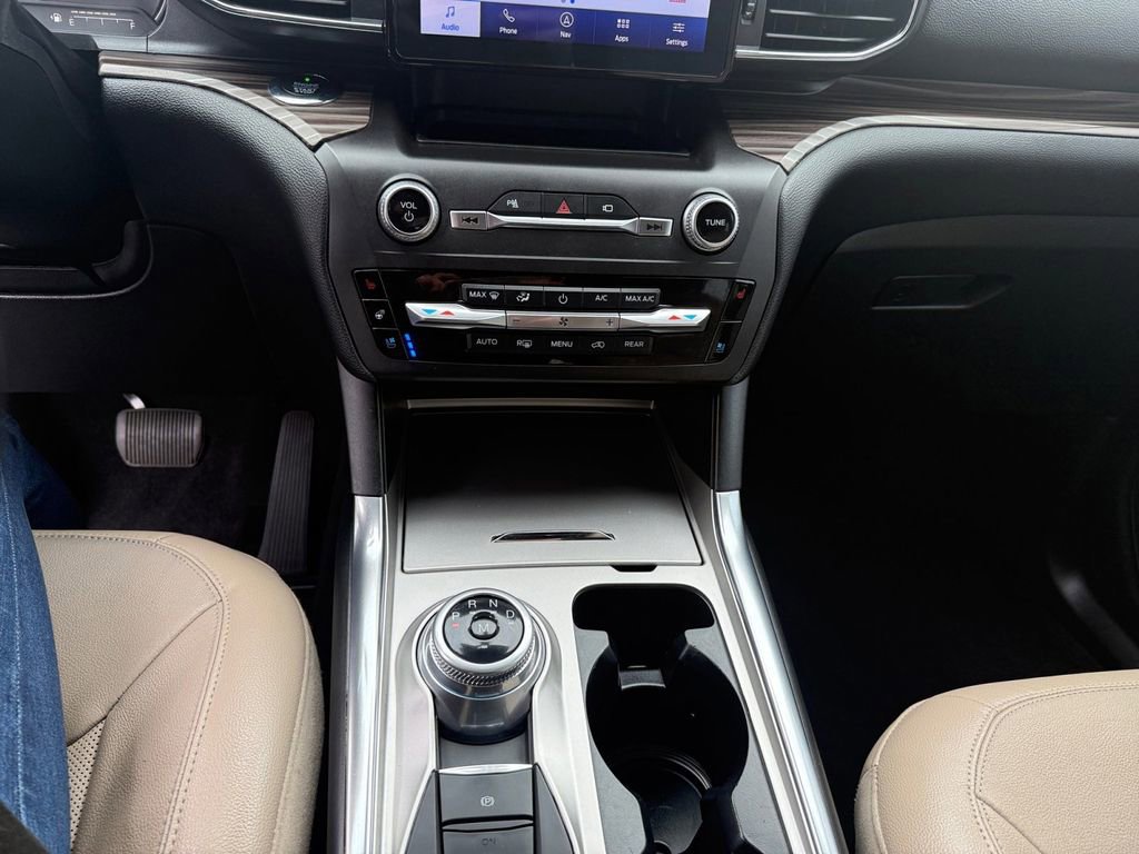 Used 2020 Ford Explorer Limited AWD/4WD image 16