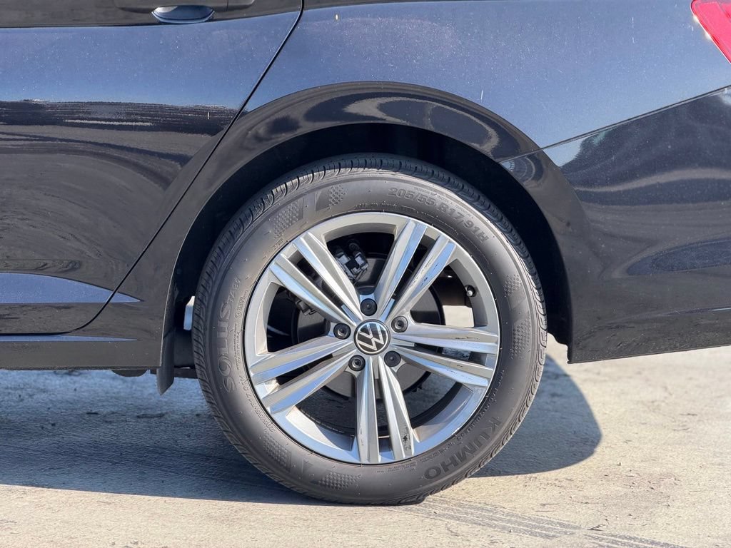 Used 2023 Volkswagen Jetta SE FWD image 3