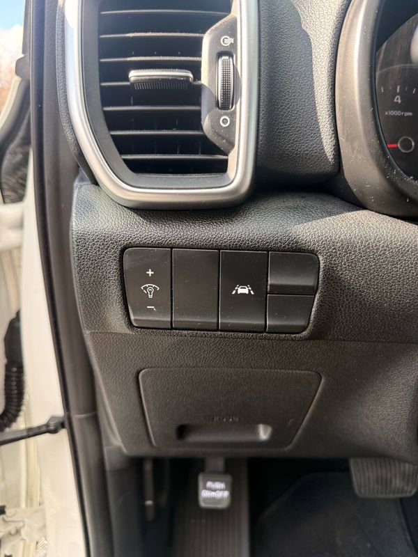 Used 2022 Kia Sportage LX FWD image 17