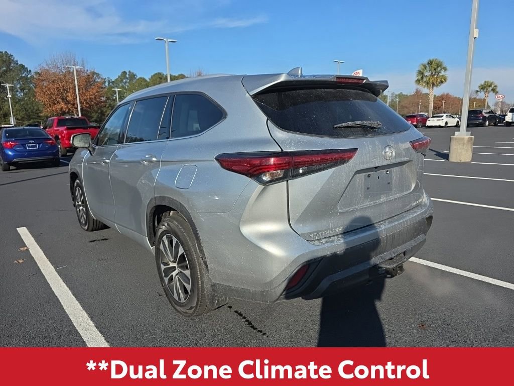 Used 2022 Toyota Highlander XLE image 6