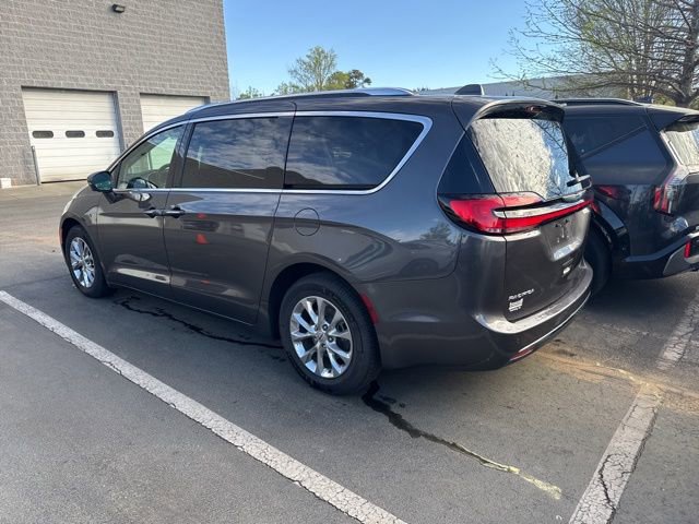 Used 2021 Chrysler Pacifica Touring-L w/ Premium & Safety Sphere Group image 3