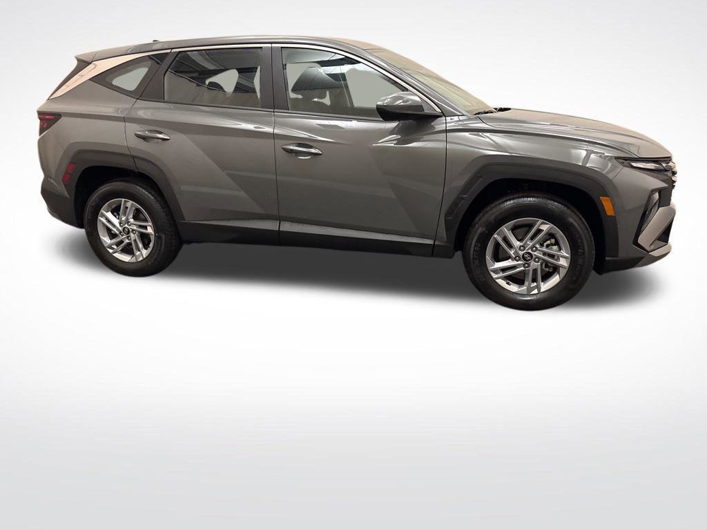 New 2025 Hyundai Tucson SE image 4