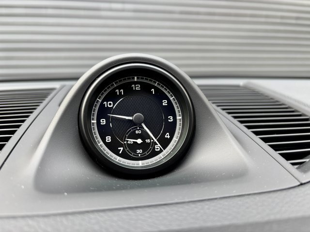 Certified 2025 Porsche Macan image 18