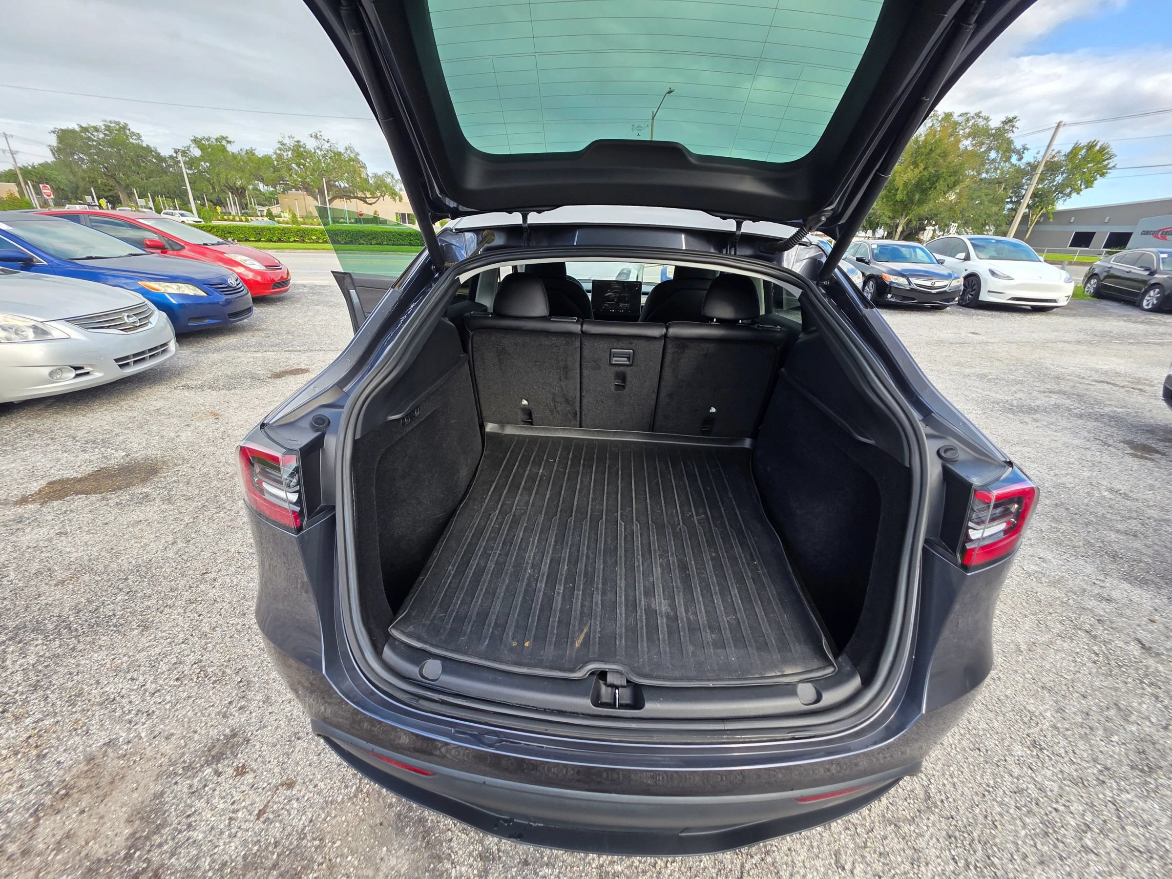 Used 2023 Tesla Model Y Long Range AWD/4WD image 18